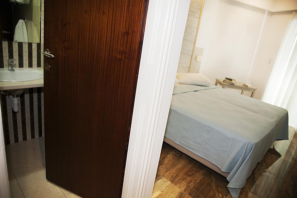 Zeus Hotel 2*