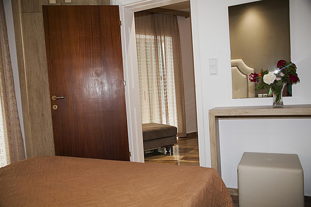Zeus Hotel 2*