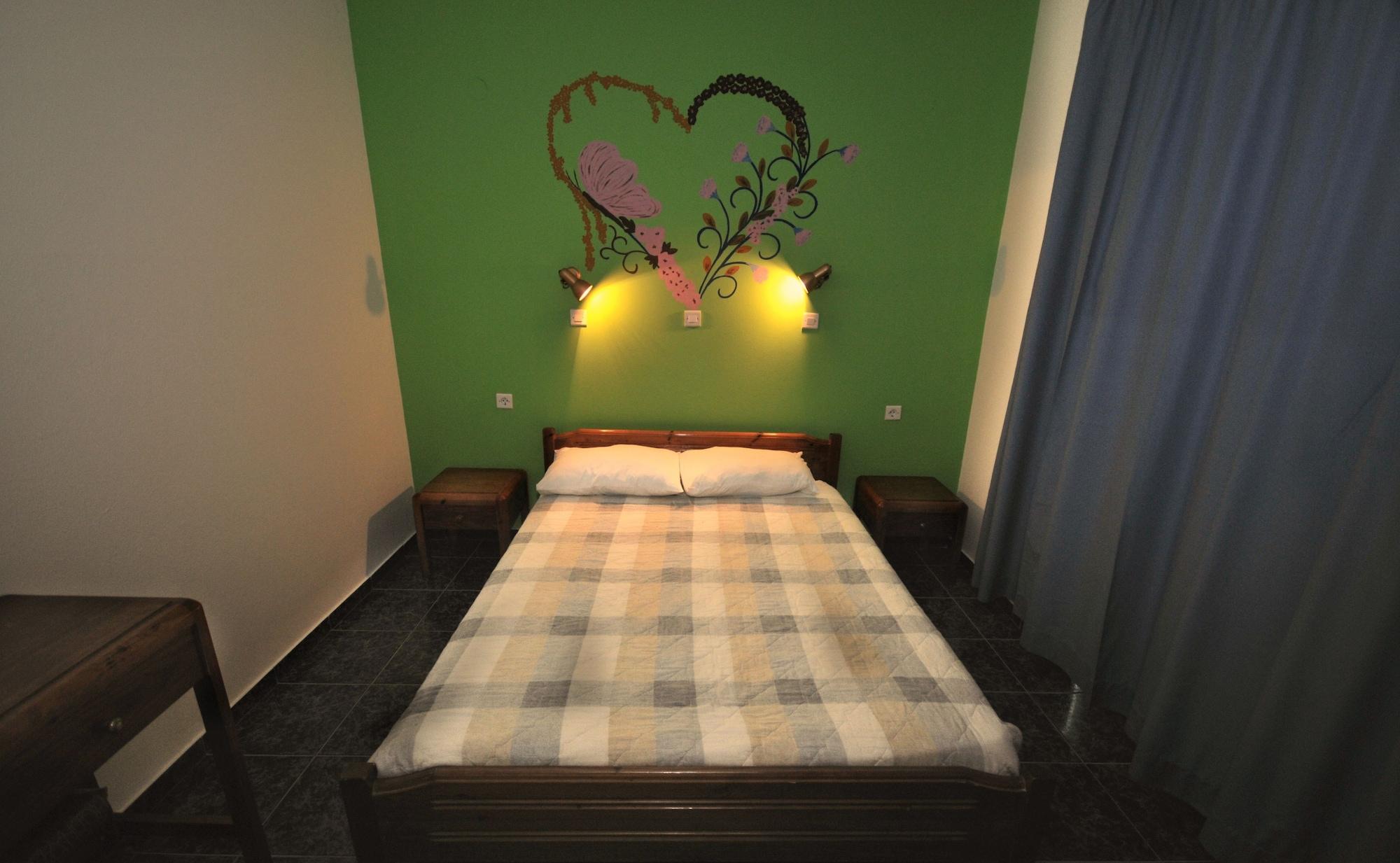 Zeus Hotel 2*